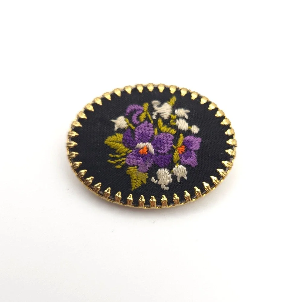 Vintage Floral Petit Point Embroidered Oval Brooch Gold Tone Purple Violets